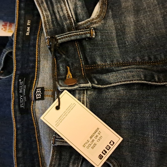 Judy Blue  SLIM FIT Jeans! - Picture 4 of 6